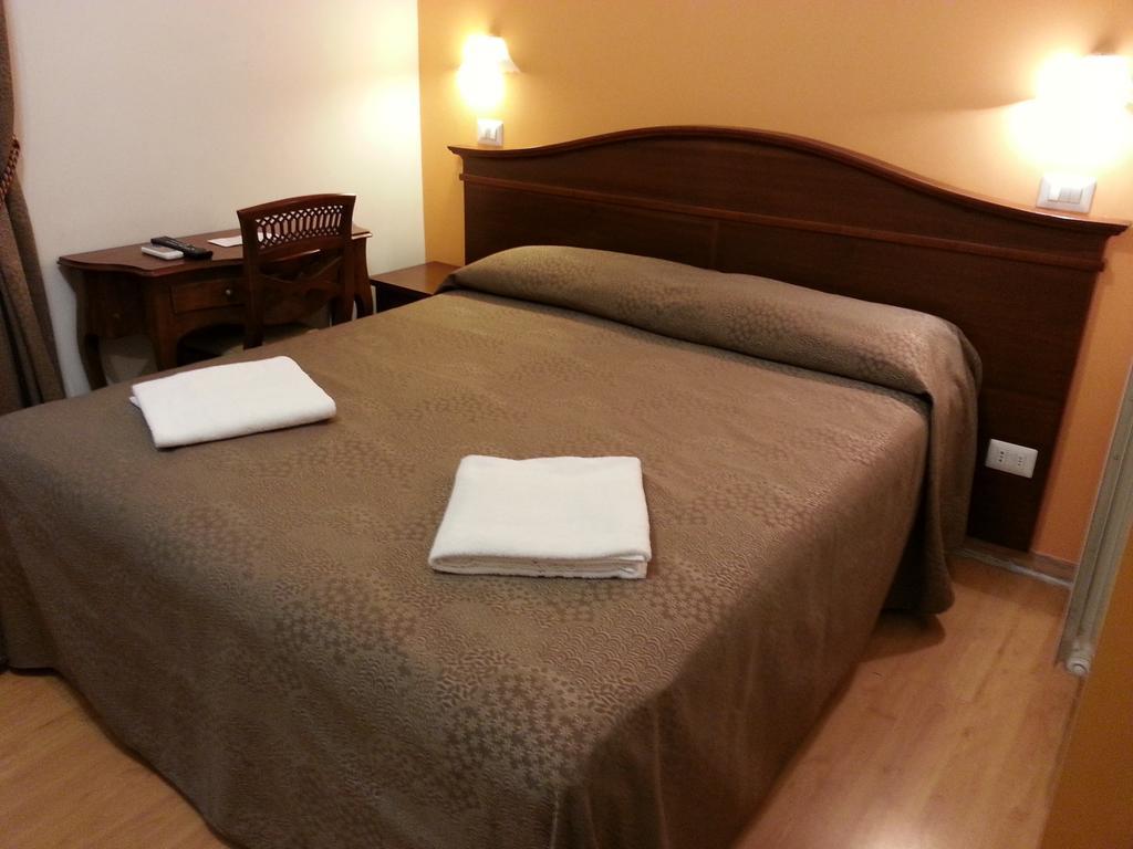 Guesthouse Alex II Roma Habitación foto