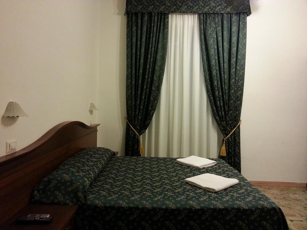 Guesthouse Alex II Roma Habitación foto