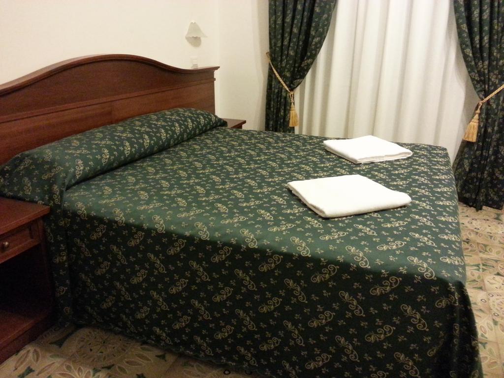 Guesthouse Alex II Roma Habitación foto