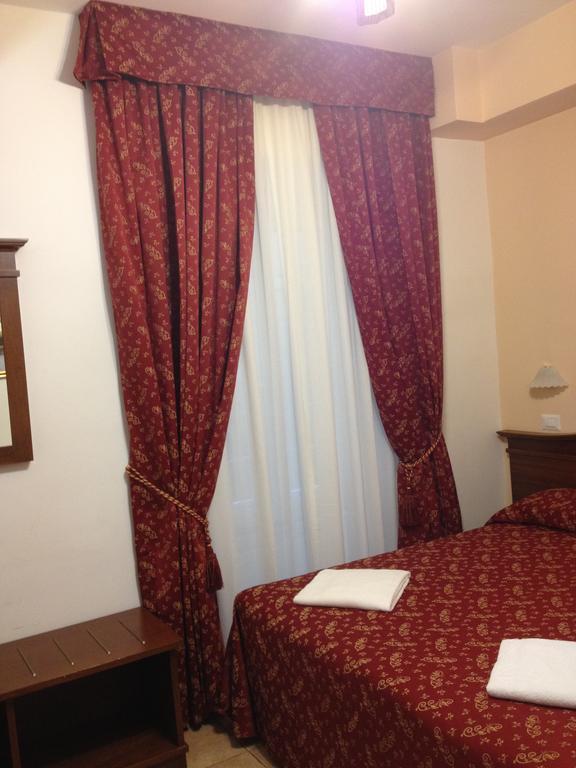 Guesthouse Alex II Roma Habitación foto